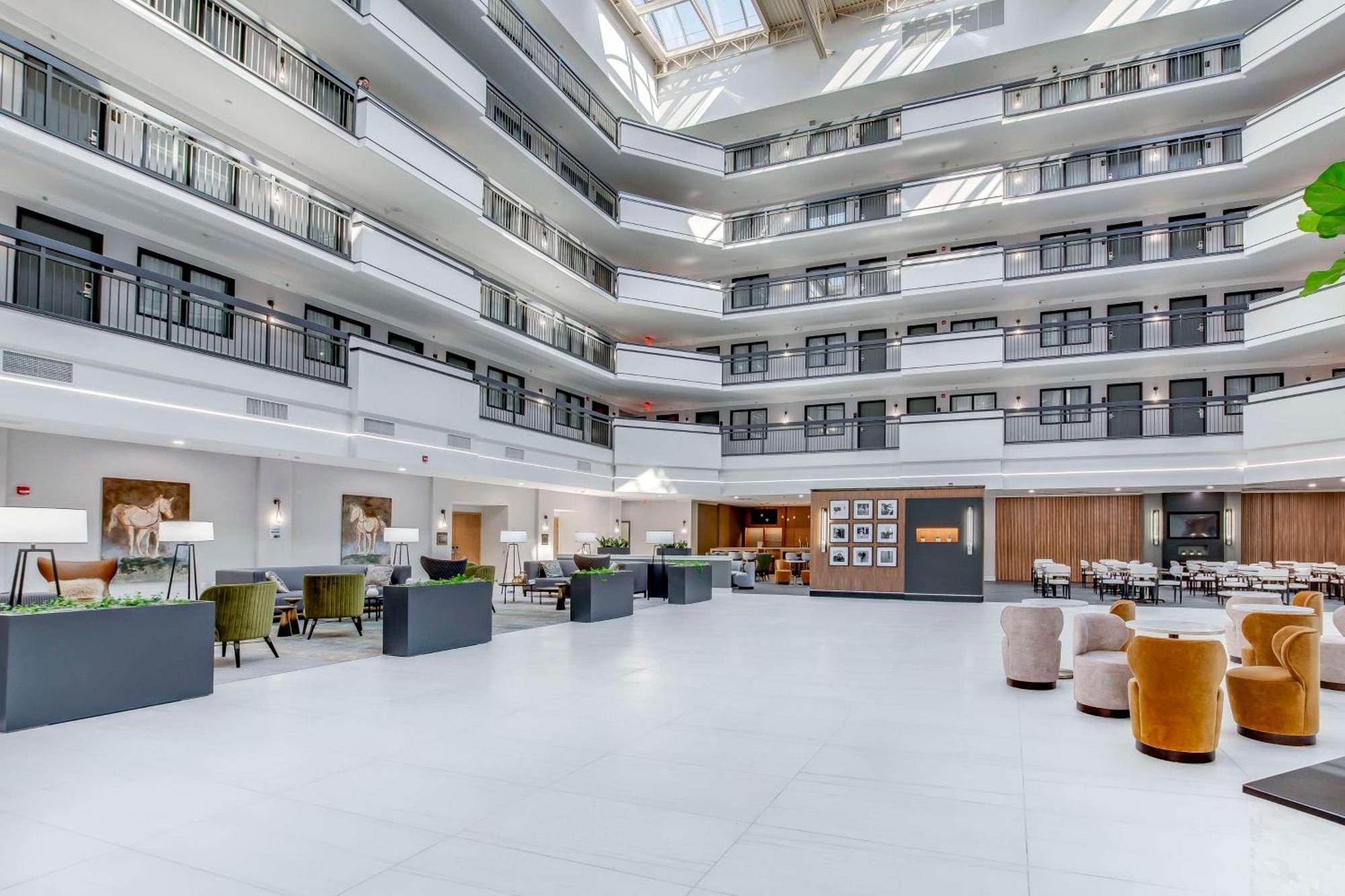 Embassy Suites By Hilton Louisville East Exterior photo