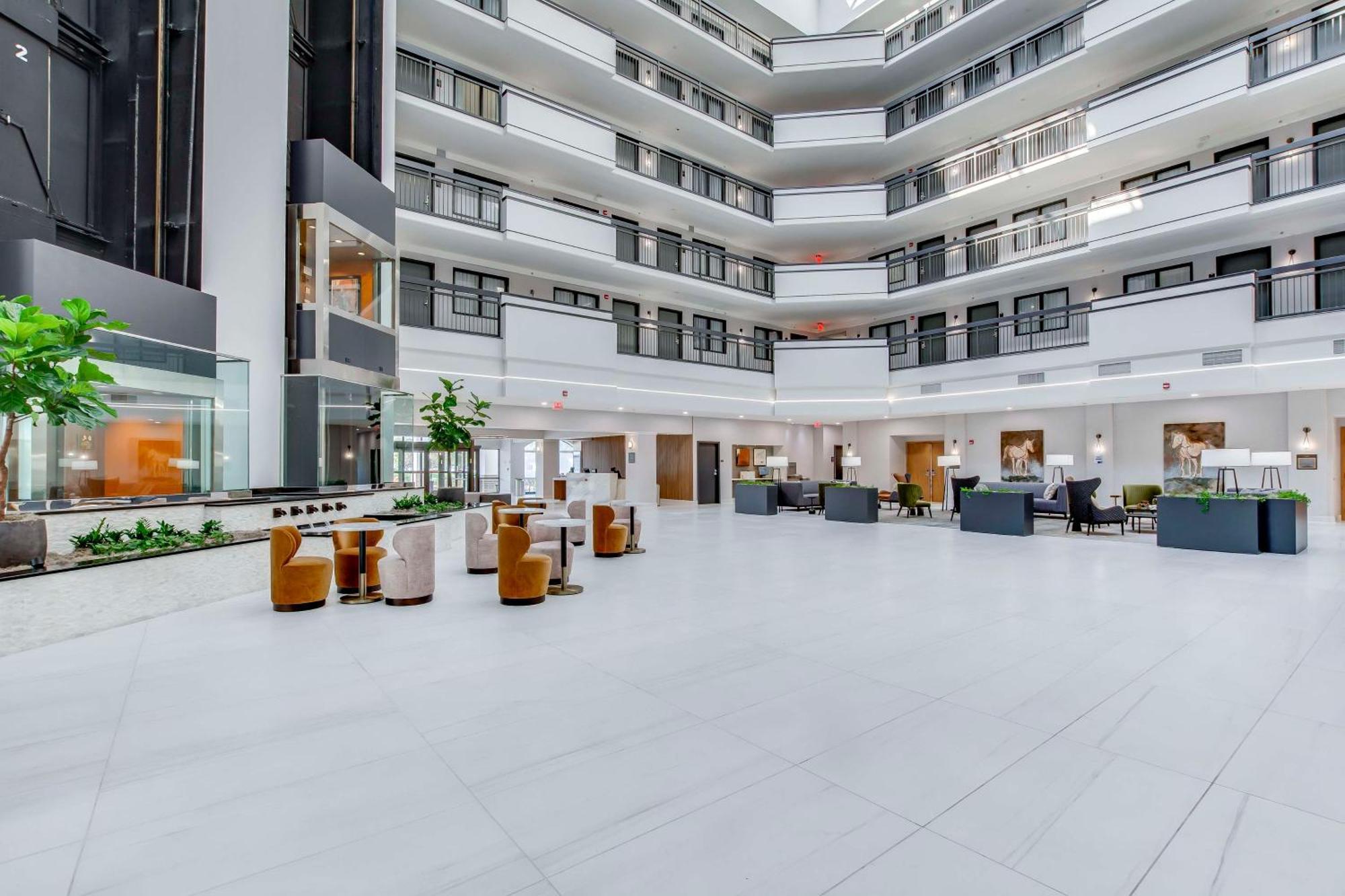 Embassy Suites By Hilton Louisville East Exterior photo